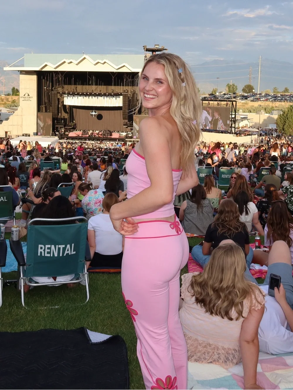 Hilary Duff concert outfit